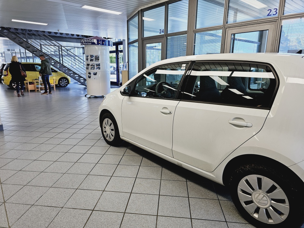 VW up!  bei Hoffmann Automobile in Wolfsburg kaufen und sofort mitnehmen - Bild 12