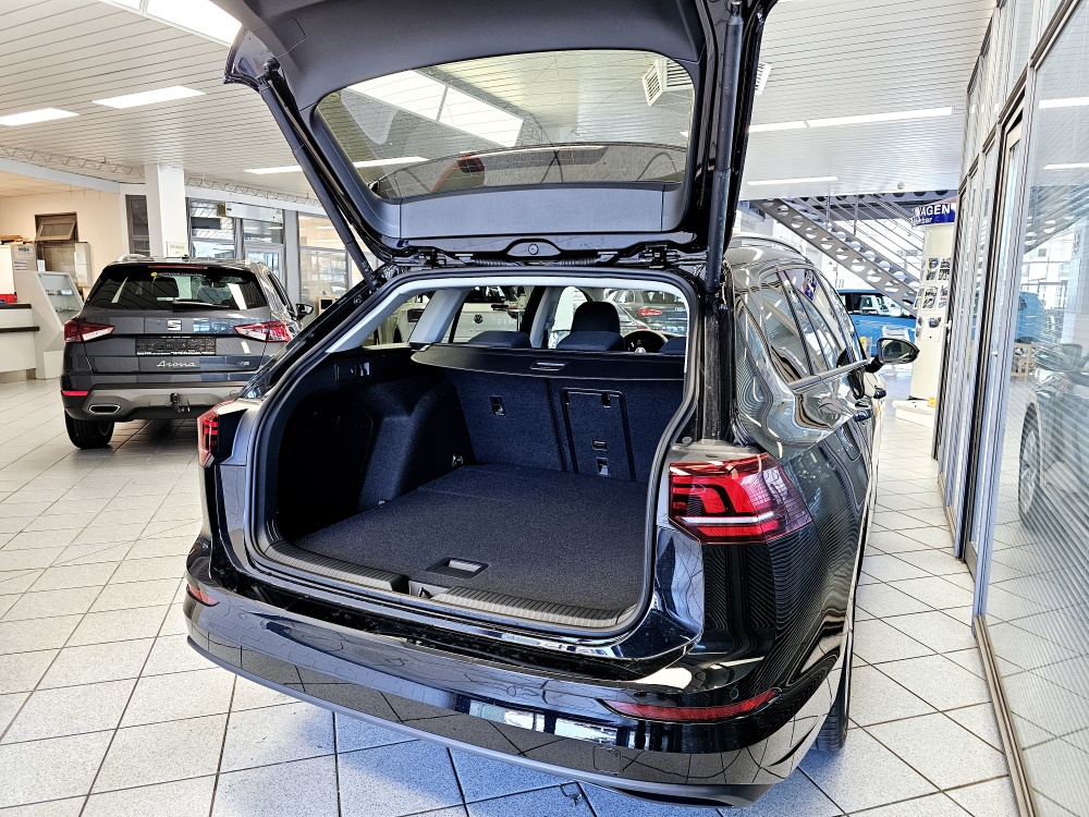 VW Golf Variant  bei Hoffmann Automobile in Wolfsburg kaufen und sofort mitnehmen - Bild 2
