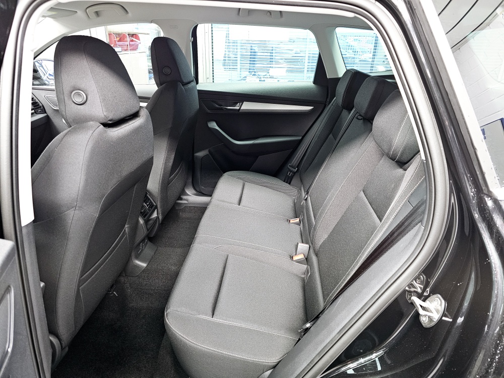 Skoda Karoq  bei Hoffmann Automobile in Wolfsburg kaufen und sofort mitnehmen - Bild 4
