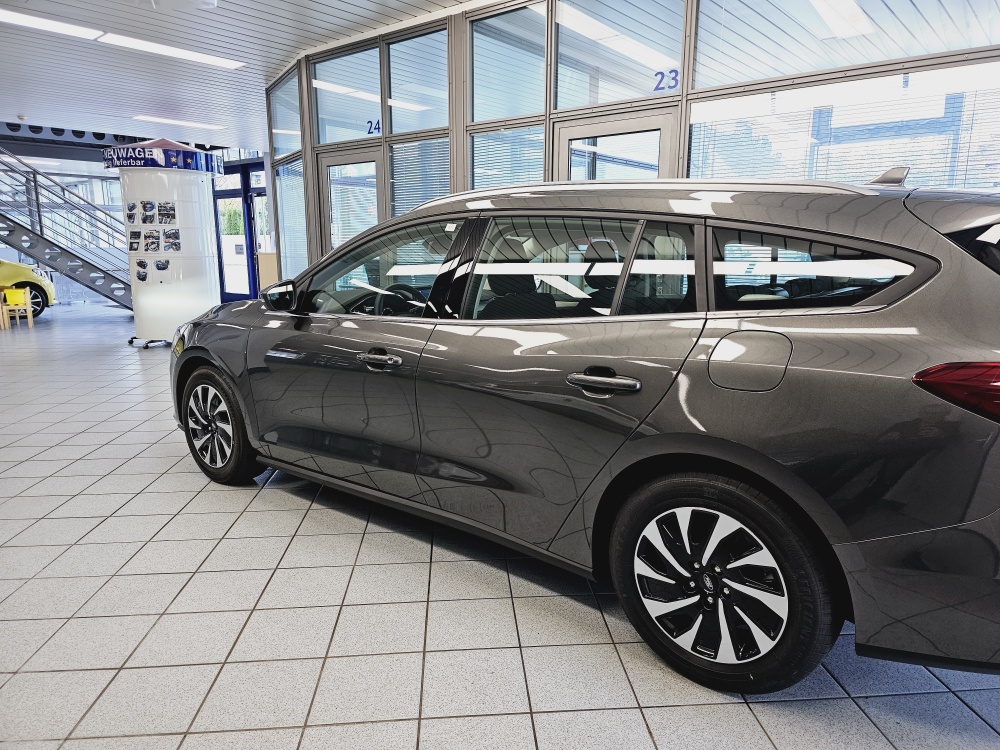 Ford Focus Turnier  bei Hoffmann Automobile in Wolfsburg kaufen und sofort mitnehmen - Bild 16