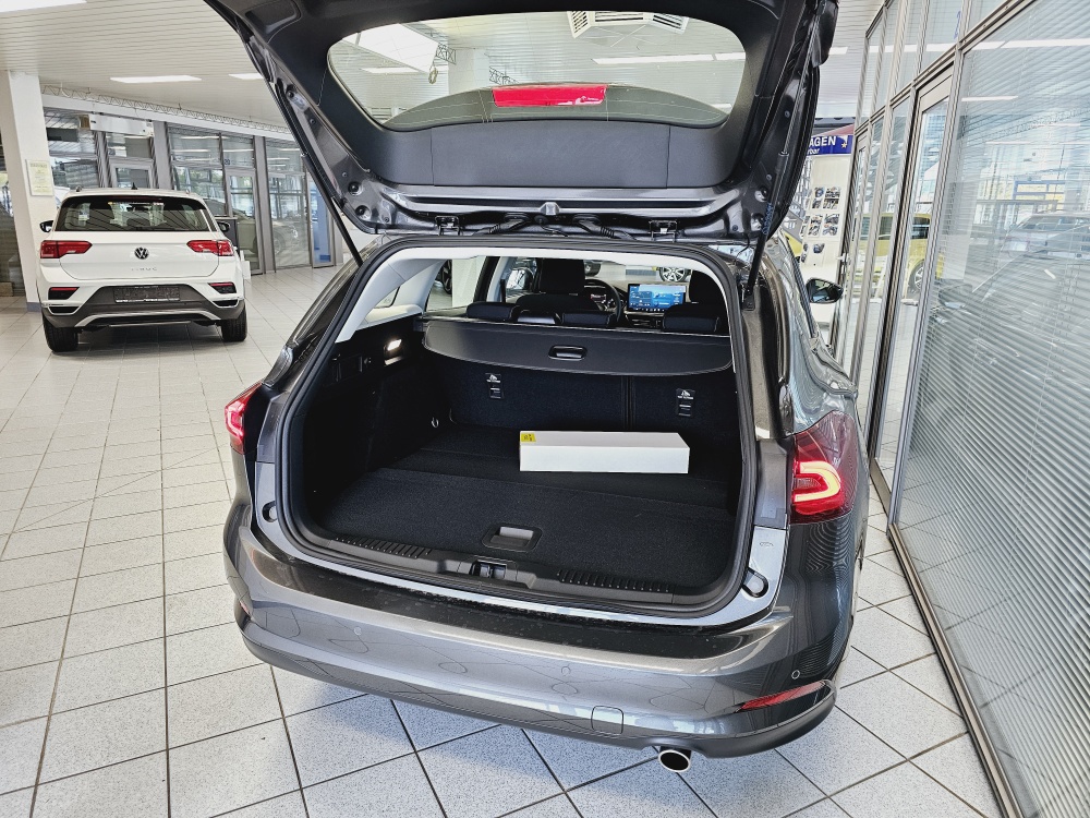 Ford Focus Turnier  bei Hoffmann Automobile in Wolfsburg kaufen und sofort mitnehmen - Bild 2
