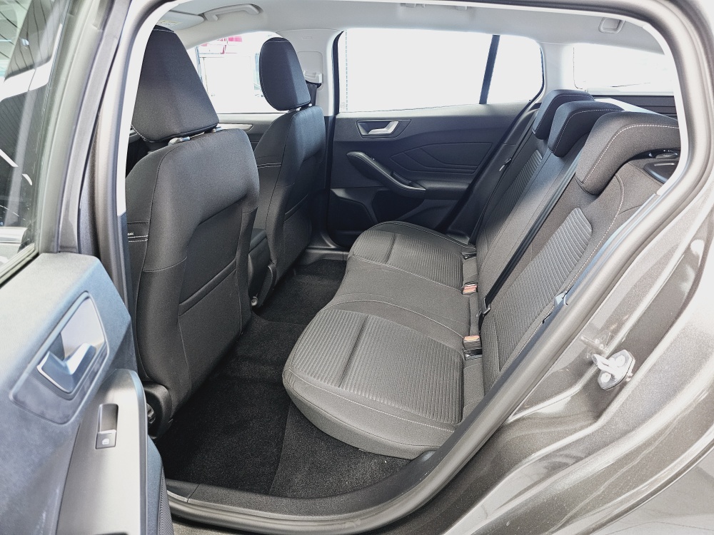 Ford Focus Turnier  bei Hoffmann Automobile in Wolfsburg kaufen und sofort mitnehmen - Bild 4