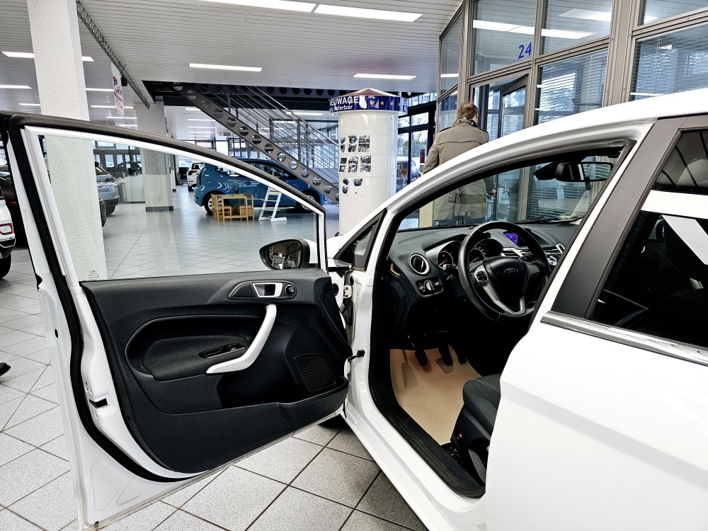Ford Fiesta  bei Hoffmann Automobile in Wolfsburg kaufen und sofort mitnehmen - Bild 12