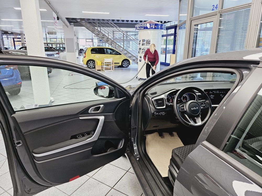Kia Ceed  bei Hoffmann Automobile in Wolfsburg kaufen und sofort mitnehmen - Bild 12