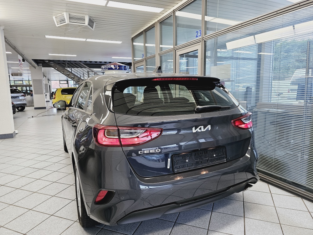 Kia Ceed  bei Hoffmann Automobile in Wolfsburg kaufen und sofort mitnehmen - Bild 3