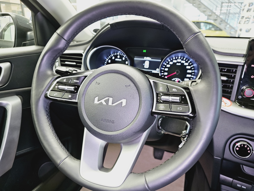 Kia Ceed  bei Hoffmann Automobile in Wolfsburg kaufen und sofort mitnehmen - Bild 9