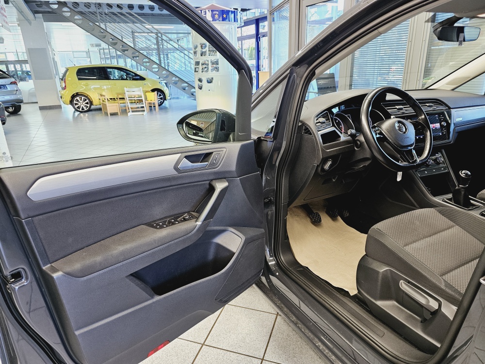 VW Touran  bei Hoffmann Automobile in Wolfsburg kaufen und sofort mitnehmen - Bild 16