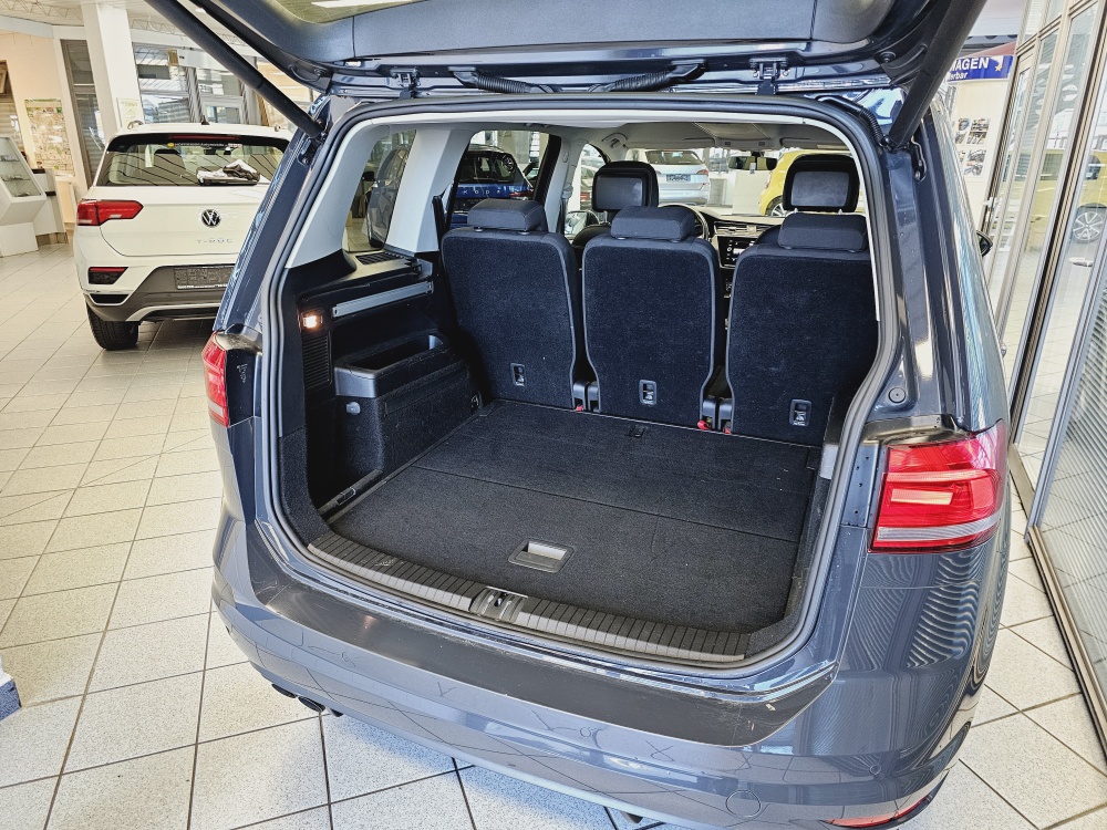 VW Touran  bei Hoffmann Automobile in Wolfsburg kaufen und sofort mitnehmen - Bild 2
