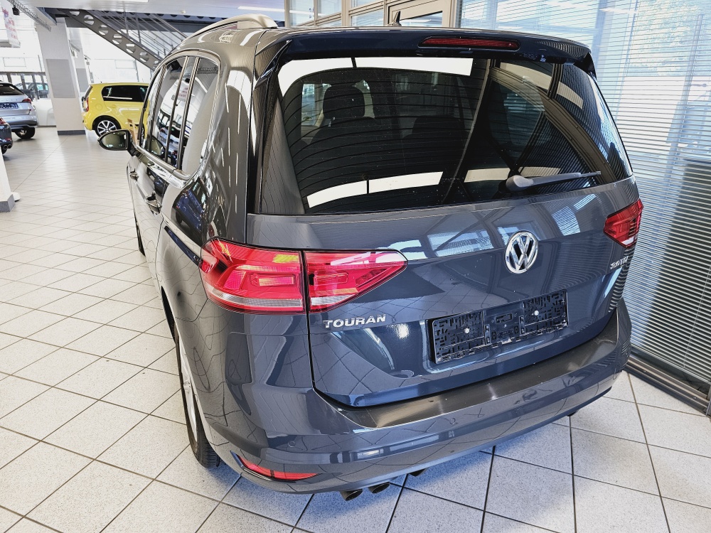 VW Touran  bei Hoffmann Automobile in Wolfsburg kaufen und sofort mitnehmen - Bild 4