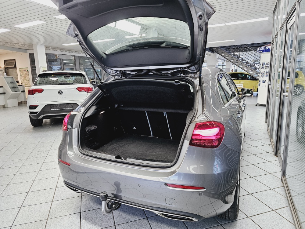 Mercedes-Benz A 220  bei Hoffmann Automobile in Wolfsburg kaufen und sofort mitnehmen - Bild 2