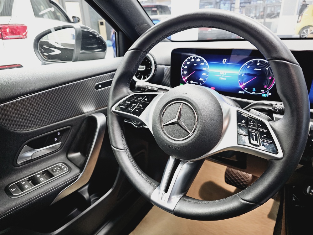 Mercedes-Benz A 180  bei Hoffmann Automobile in Wolfsburg kaufen und sofort mitnehmen - Bild 11