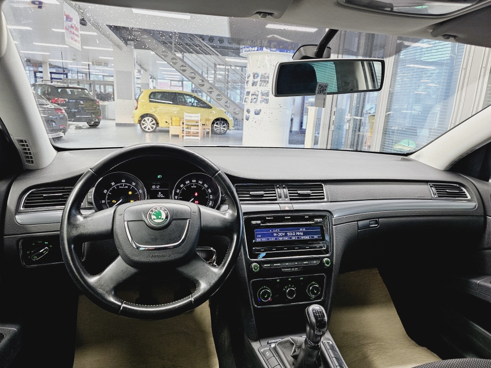 Skoda Superb Combi  bei Hoffmann Automobile in Wolfsburg kaufen und sofort mitnehmen - Bild 11