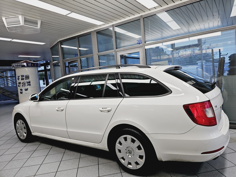 Skoda Superb Combi  bei Hoffmann Automobile in Wolfsburg kaufen und sofort mitnehmen - Bild 16