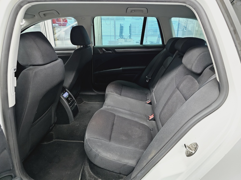 Skoda Superb Combi  bei Hoffmann Automobile in Wolfsburg kaufen und sofort mitnehmen - Bild 6