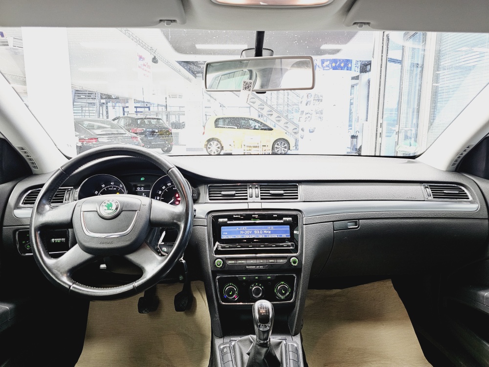 Skoda Superb Combi  bei Hoffmann Automobile in Wolfsburg kaufen und sofort mitnehmen - Bild 7