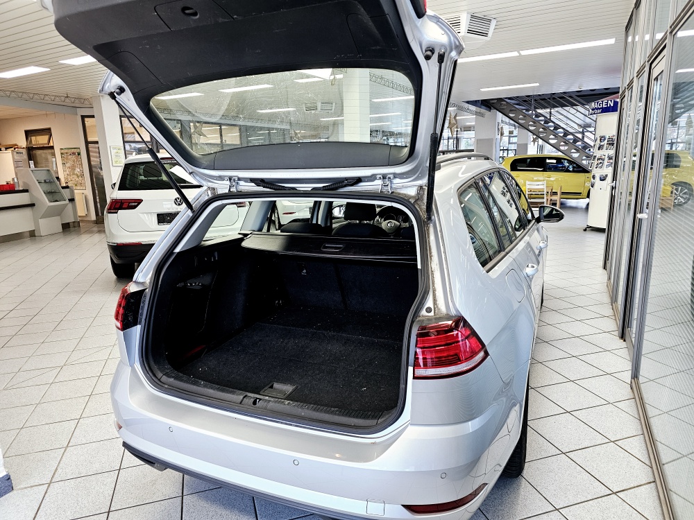 VW Golf Variant  bei Hoffmann Automobile in Wolfsburg kaufen und sofort mitnehmen - Bild 2
