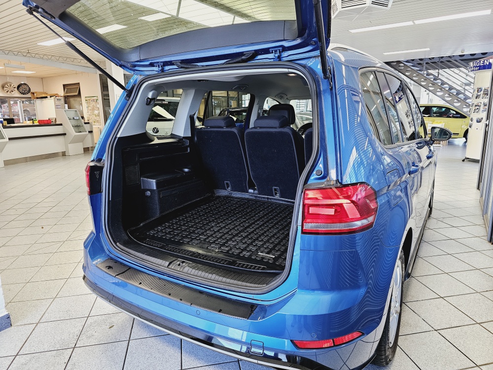 VW Touran  bei Hoffmann Automobile in Wolfsburg kaufen und sofort mitnehmen - Bild 2