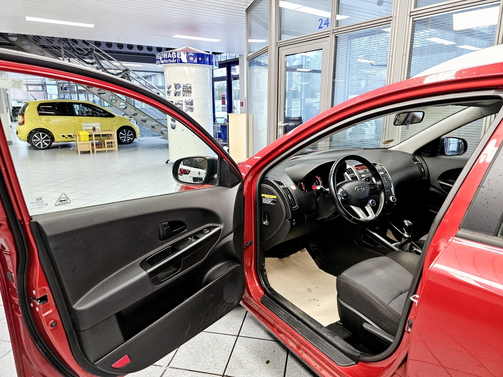 Kia Ceed  bei Hoffmann Automobile in Wolfsburg kaufen und sofort mitnehmen - Bild 12