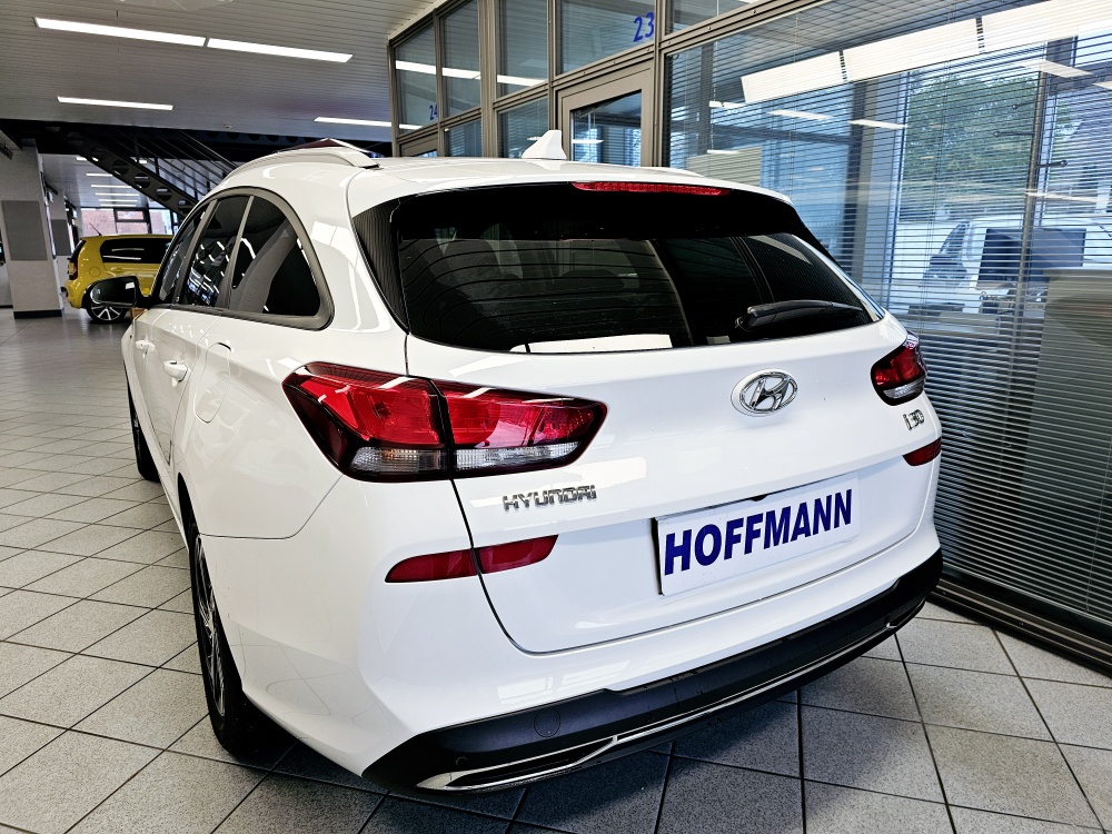 Hyundai i30 Kombi  bei Hoffmann Automobile in Wolfsburg kaufen und sofort mitnehmen - Bild 4