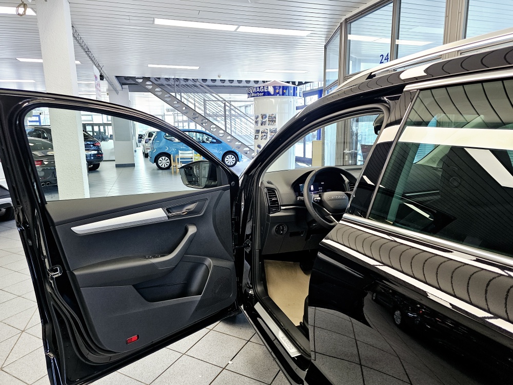 Skoda Karoq  bei Hoffmann Automobile in Wolfsburg kaufen und sofort mitnehmen - Bild 21