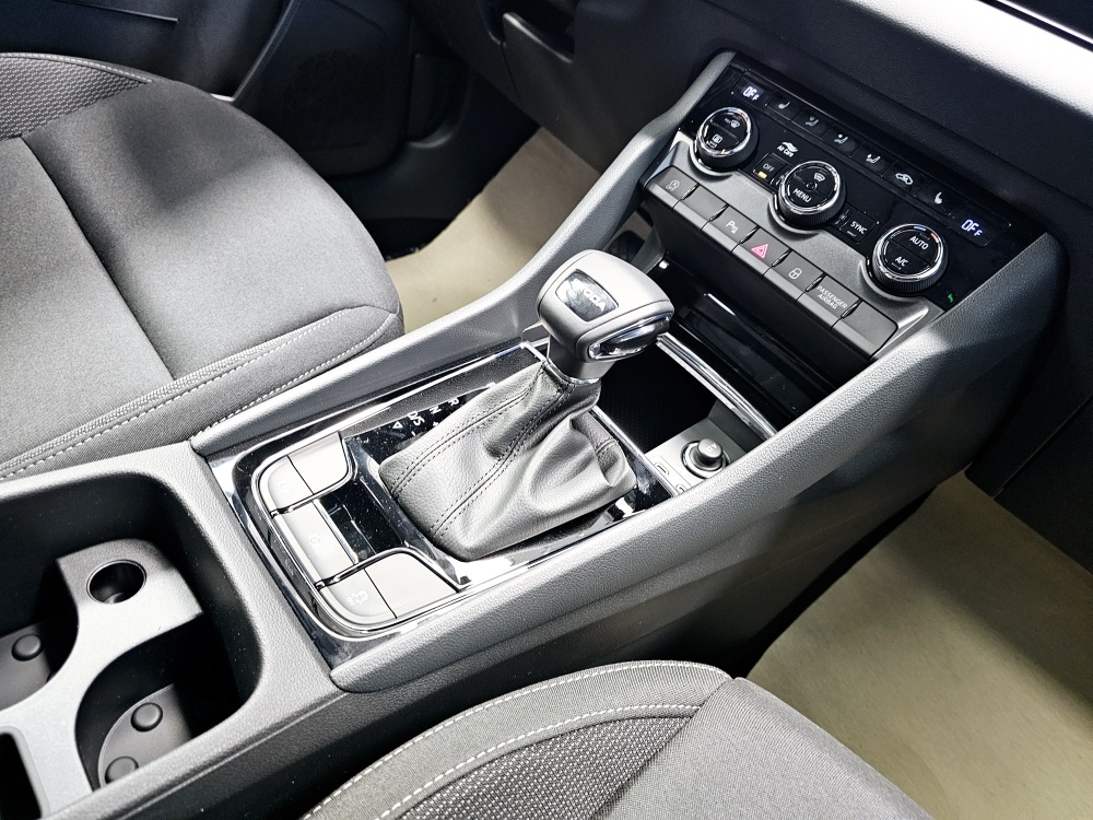 Skoda Karoq  bei Hoffmann Automobile in Wolfsburg kaufen und sofort mitnehmen - Bild 8