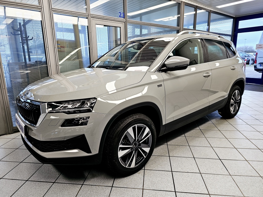 Skoda Karoq Tour für nur 33.750,- € bei Hoffmann Automobile in Wolfsburg kaufen und sofort mitnehmen