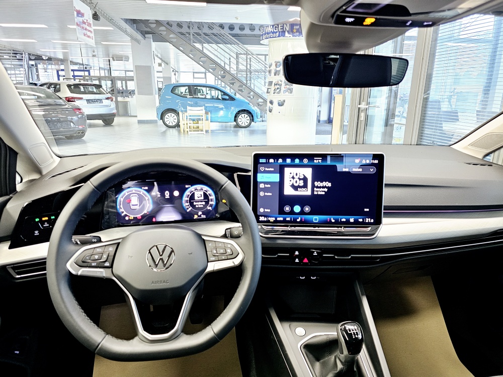 VW Golf Variant  bei Hoffmann Automobile in Wolfsburg kaufen und sofort mitnehmen - Bild 18