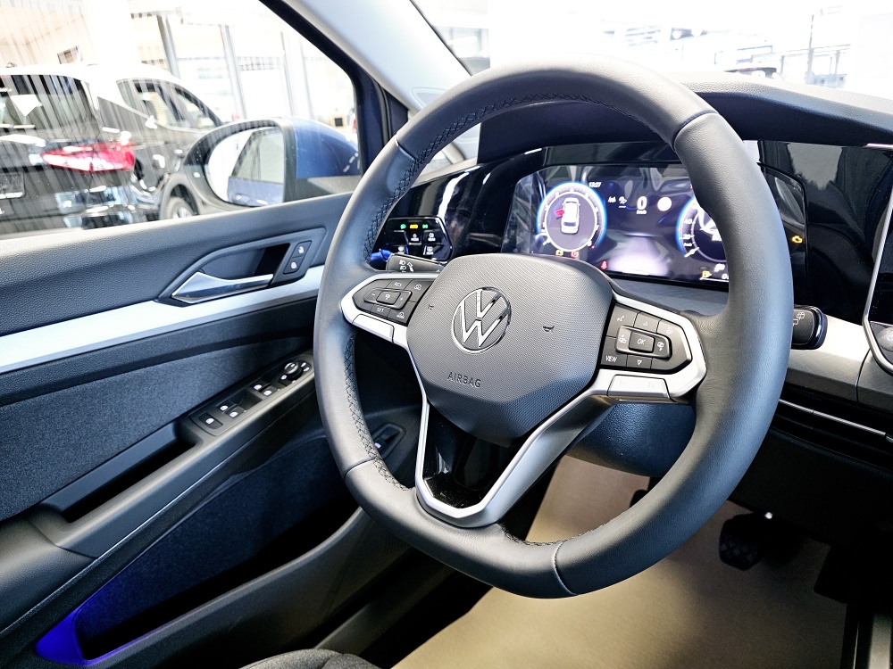 VW Golf Variant  bei Hoffmann Automobile in Wolfsburg kaufen und sofort mitnehmen - Bild 15