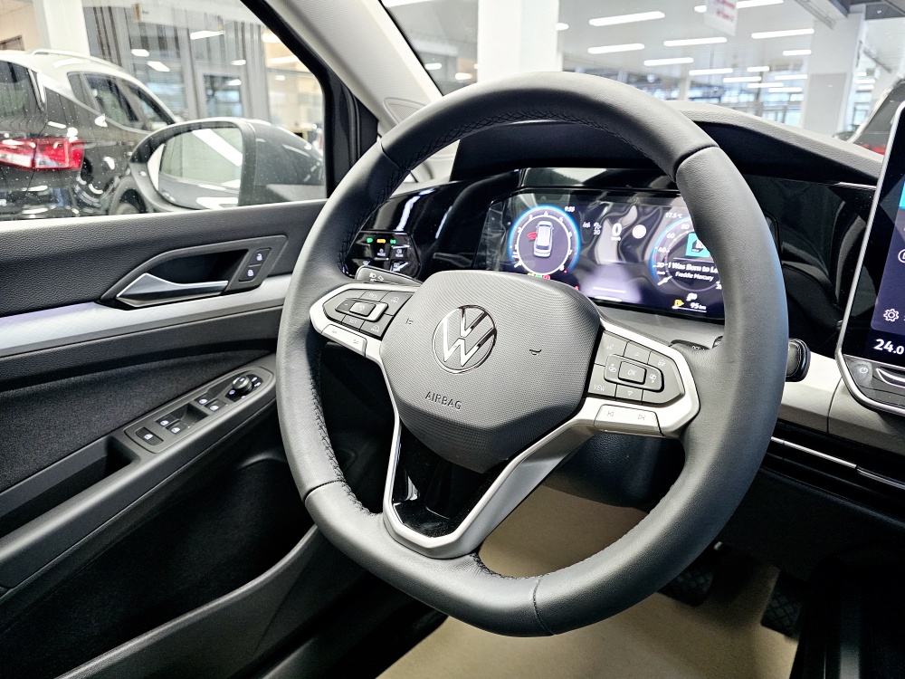VW Golf Variant  bei Hoffmann Automobile in Wolfsburg kaufen und sofort mitnehmen - Bild 15