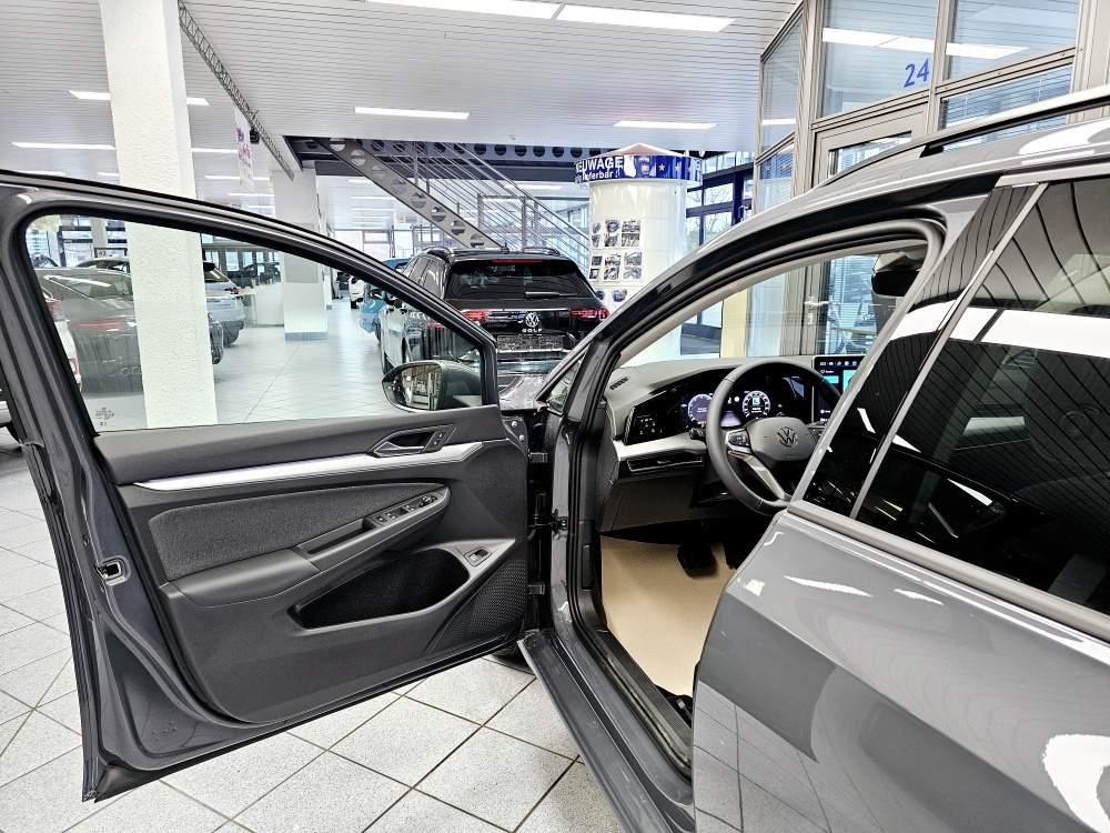VW Golf Variant  bei Hoffmann Automobile in Wolfsburg kaufen und sofort mitnehmen - Bild 21