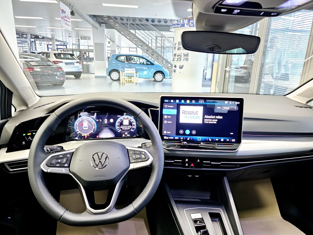 VW Golf Variant  bei Hoffmann Automobile in Wolfsburg kaufen und sofort mitnehmen - Bild 18