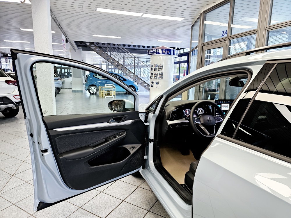 VW Golf Variant  bei Hoffmann Automobile in Wolfsburg kaufen und sofort mitnehmen - Bild 22