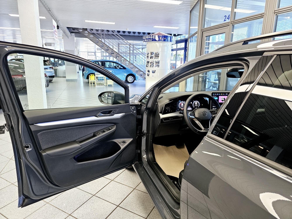 VW Golf Variant  bei Hoffmann Automobile in Wolfsburg kaufen und sofort mitnehmen - Bild 21