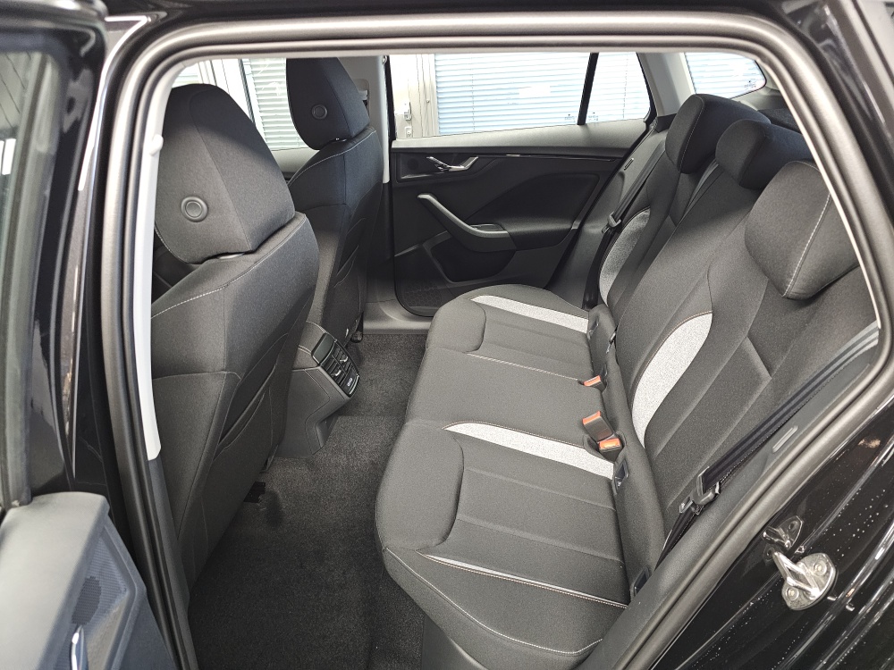 Skoda Kamiq  bei Hoffmann Automobile in Wolfsburg kaufen und sofort mitnehmen - Bild 4