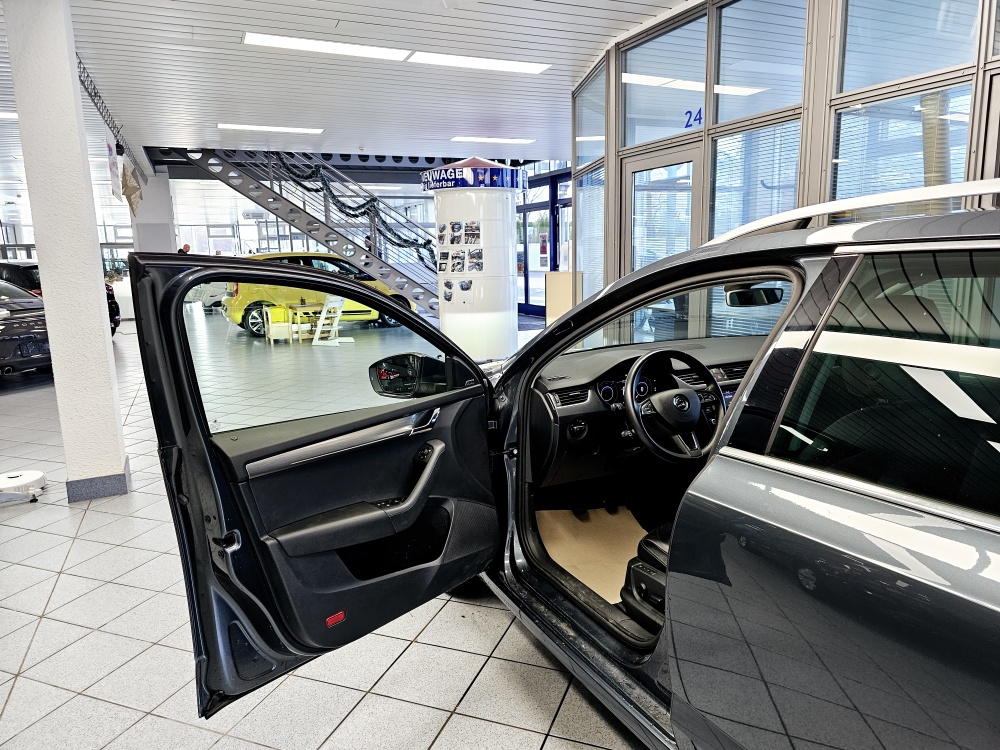 Skoda Octavia Combi  bei Hoffmann Automobile in Wolfsburg kaufen und sofort mitnehmen - Bild 20