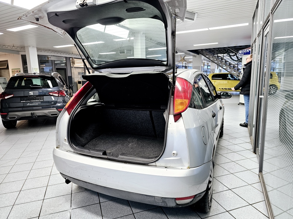 Ford Focus  bei Hoffmann Automobile in Wolfsburg kaufen und sofort mitnehmen - Bild 2
