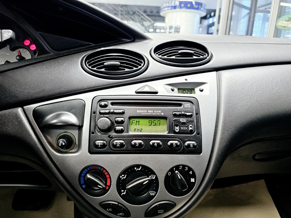 Ford Focus  bei Hoffmann Automobile in Wolfsburg kaufen und sofort mitnehmen - Bild 8