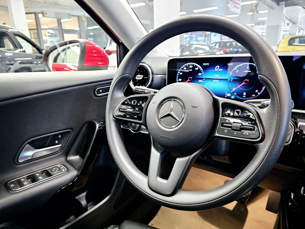 Mercedes-Benz A 180  bei Hoffmann Automobile in Wolfsburg kaufen und sofort mitnehmen - Bild 13
