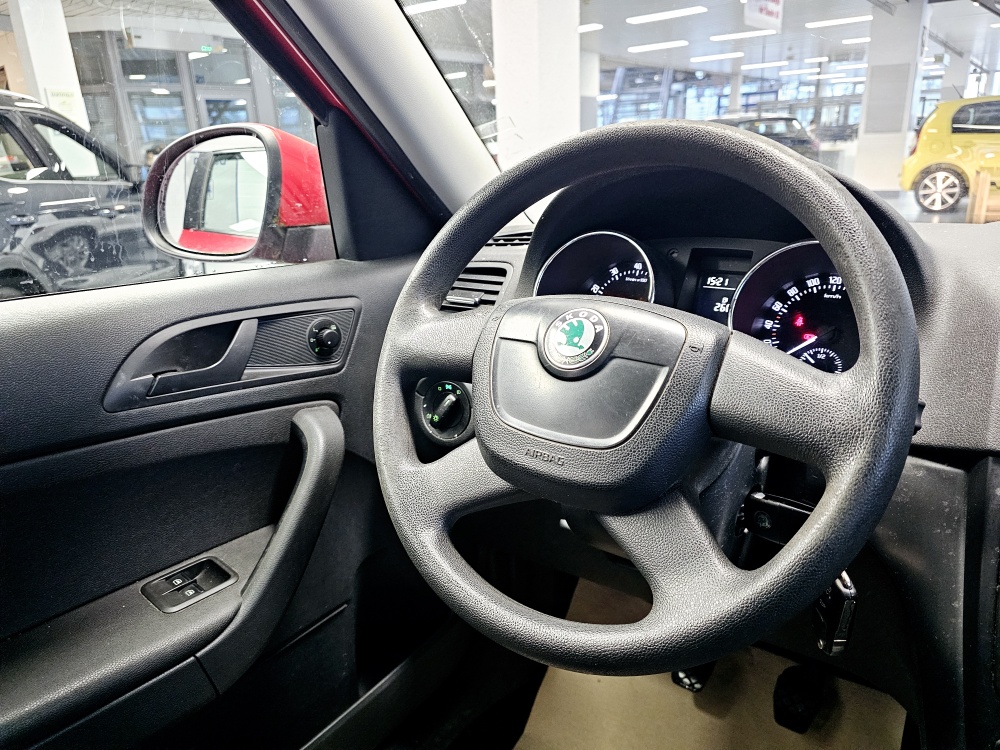 Skoda Yeti  bei Hoffmann Automobile in Wolfsburg kaufen und sofort mitnehmen - Bild 8