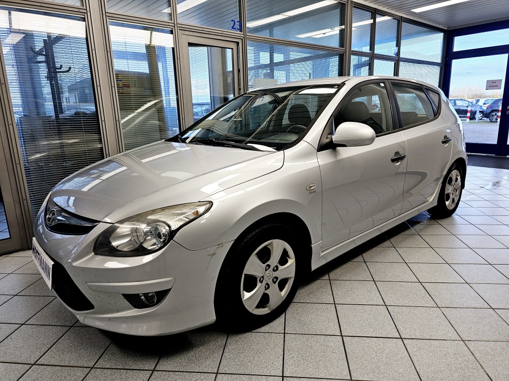 Hyundai i30 Classic für nur 2.400,- € bei Hoffmann Automobile in Wolfsburg kaufen und sofort mitnehmen