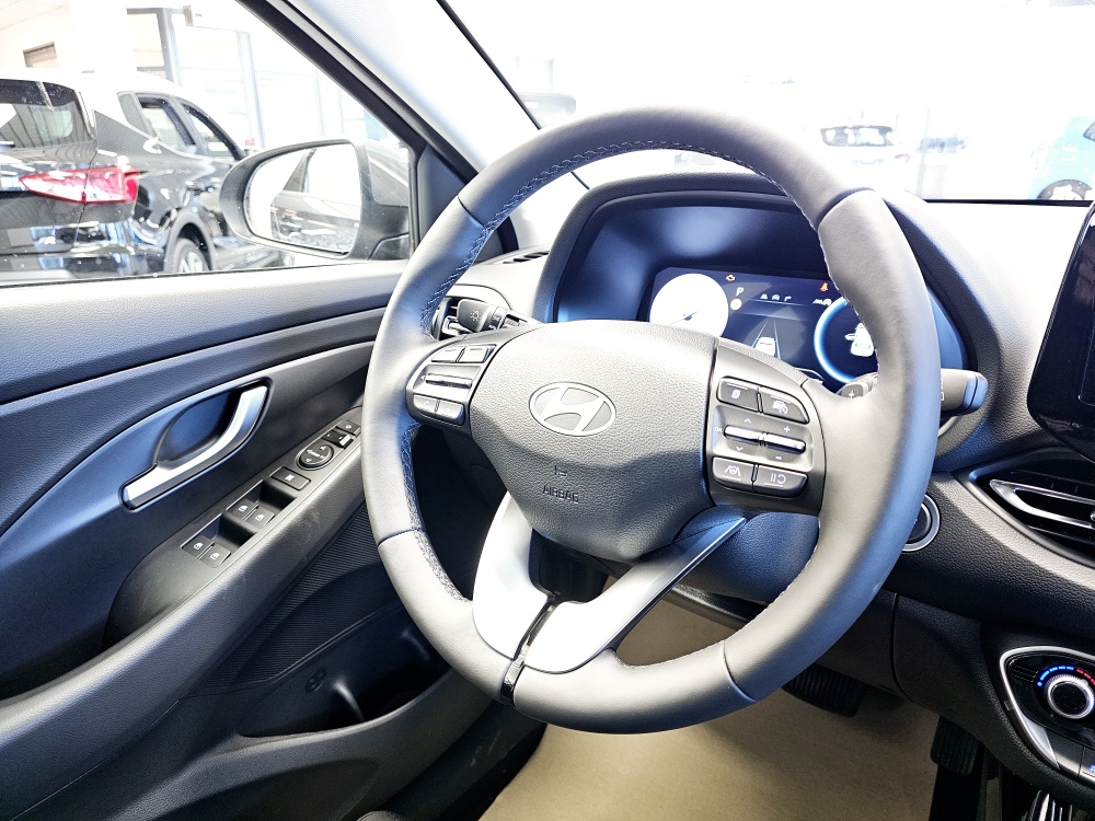 Hyundai i30 Kombi  bei Hoffmann Automobile in Wolfsburg kaufen und sofort mitnehmen - Bild 16