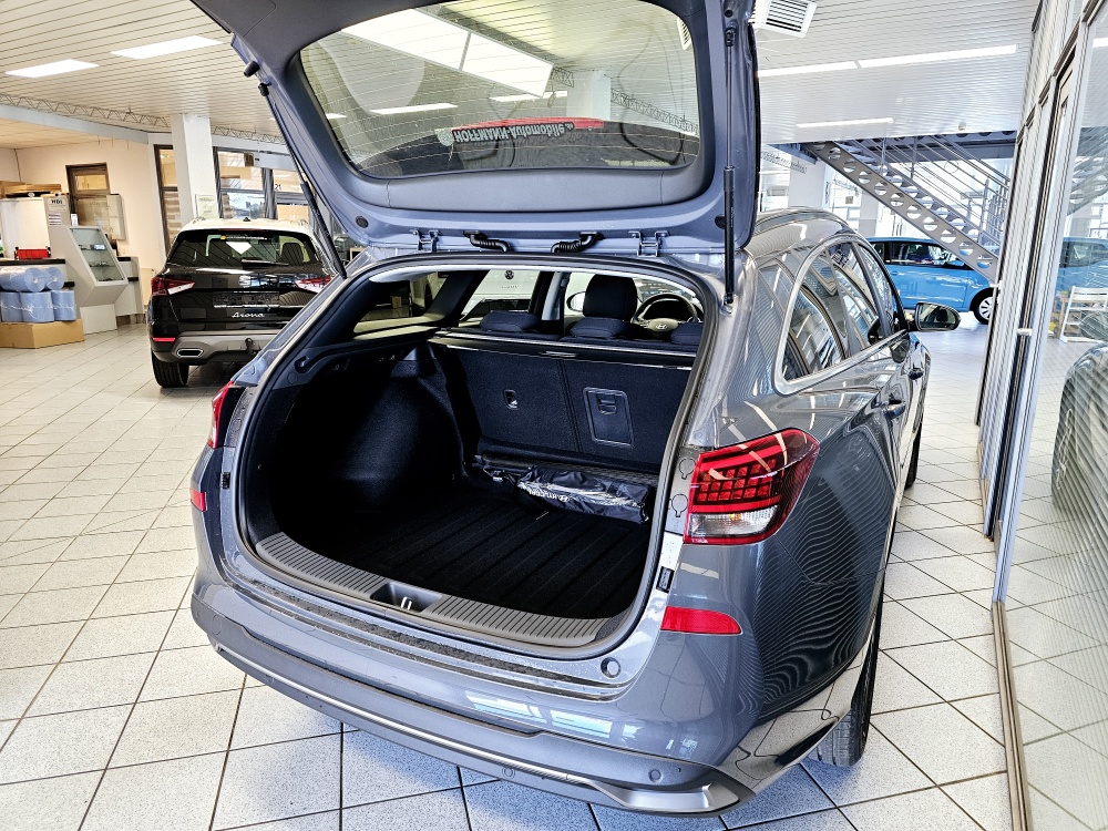 Hyundai i30 Kombi  bei Hoffmann Automobile in Wolfsburg kaufen und sofort mitnehmen - Bild 2