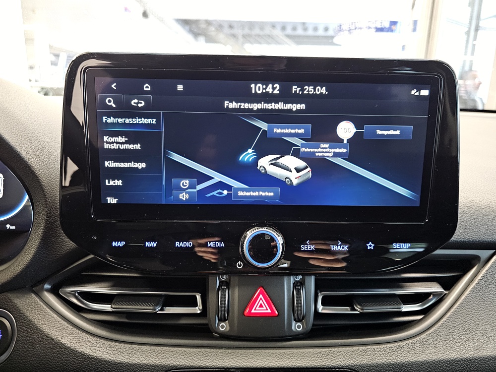 Hyundai i30 Kombi  bei Hoffmann Automobile in Wolfsburg kaufen und sofort mitnehmen - Bild 11