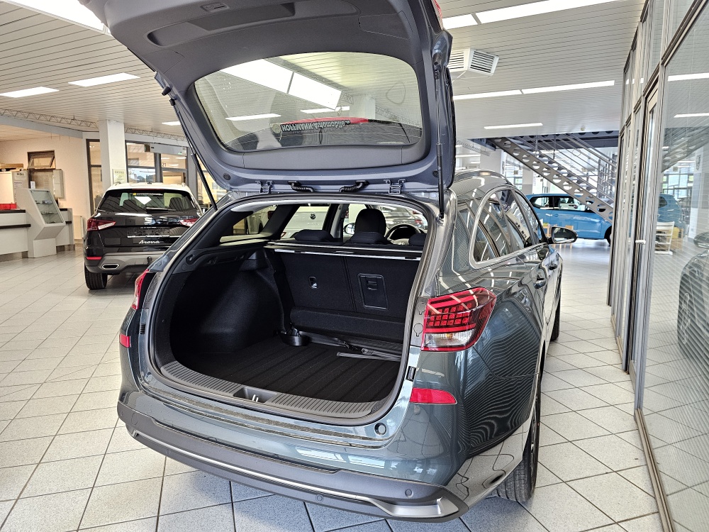 Hyundai i30 Kombi  bei Hoffmann Automobile in Wolfsburg kaufen und sofort mitnehmen - Bild 2