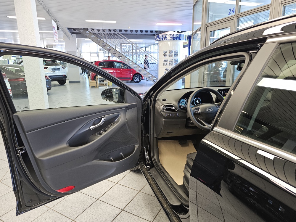 Hyundai i30 Kombi  bei Hoffmann Automobile in Wolfsburg kaufen und sofort mitnehmen - Bild 17