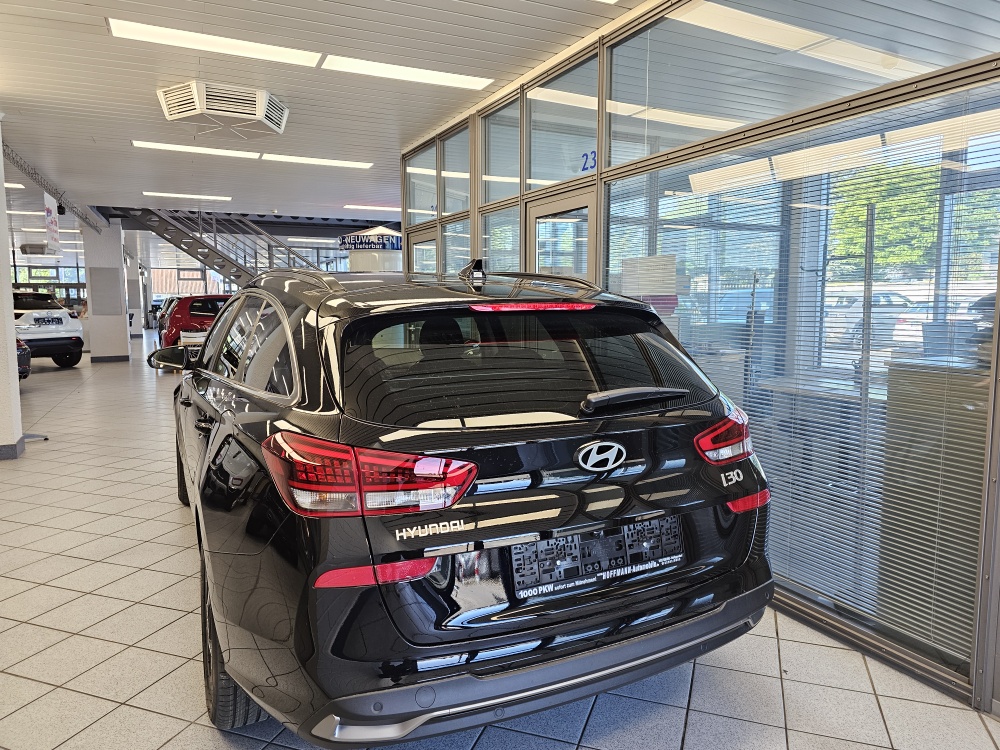 Hyundai i30 Kombi  bei Hoffmann Automobile in Wolfsburg kaufen und sofort mitnehmen - Bild 3