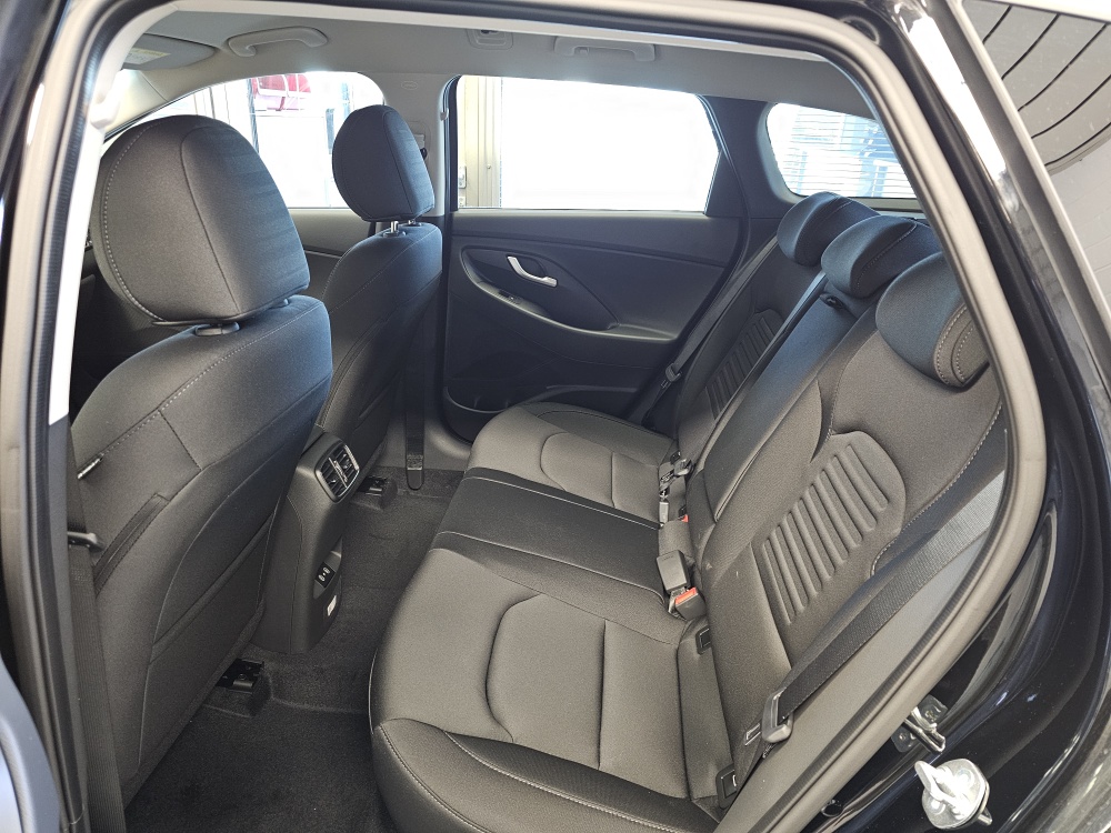 Hyundai i30 Kombi  bei Hoffmann Automobile in Wolfsburg kaufen und sofort mitnehmen - Bild 4