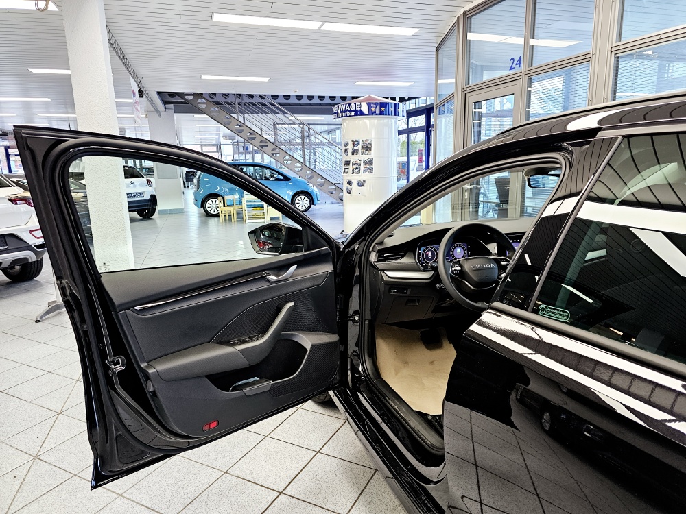 Skoda Octavia Combi  bei Hoffmann Automobile in Wolfsburg kaufen und sofort mitnehmen - Bild 18