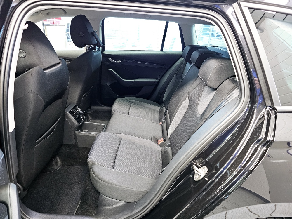 Skoda Octavia Combi  bei Hoffmann Automobile in Wolfsburg kaufen und sofort mitnehmen - Bild 5