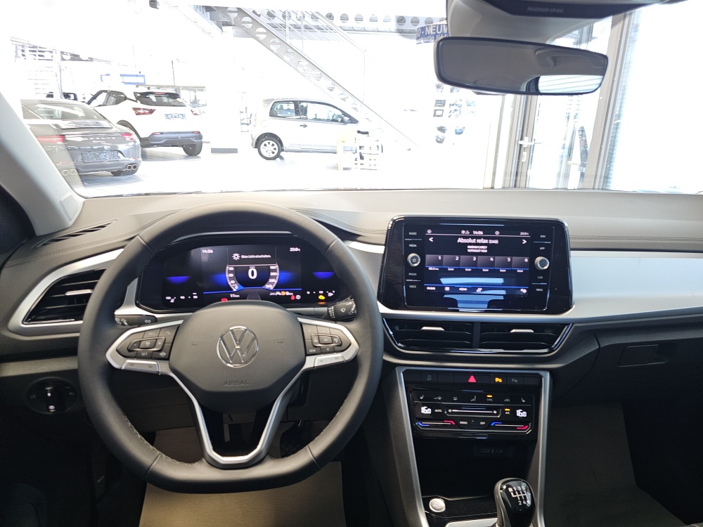 VW T-Roc  bei Hoffmann Automobile in Wolfsburg kaufen und sofort mitnehmen - Bild 17